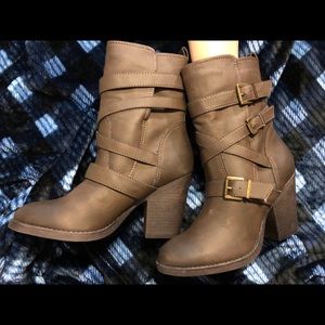 Madden Girl Kloo Brown Boots Size 8